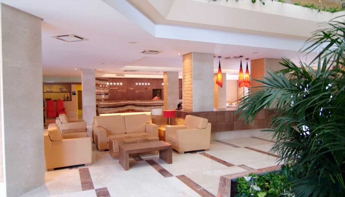 Zafiro Tropic Aparthotel